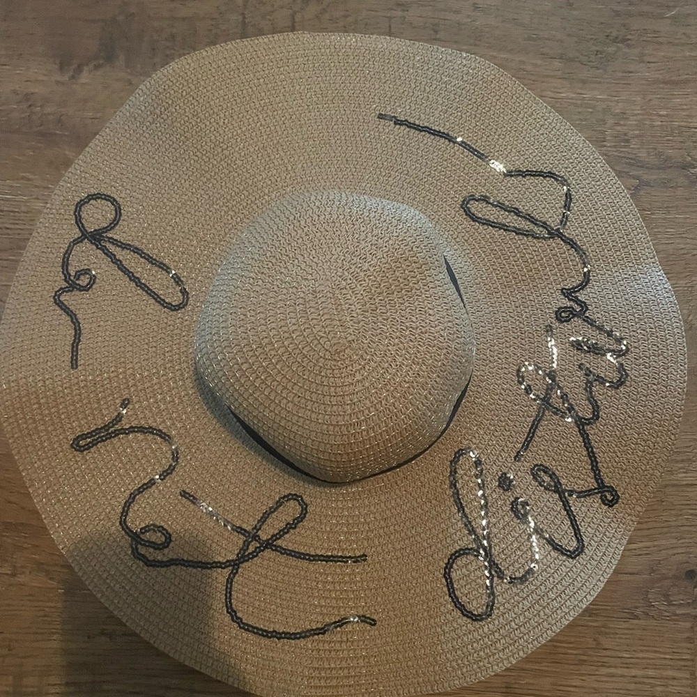 Large sun hat new “DO NOT DISTURB”